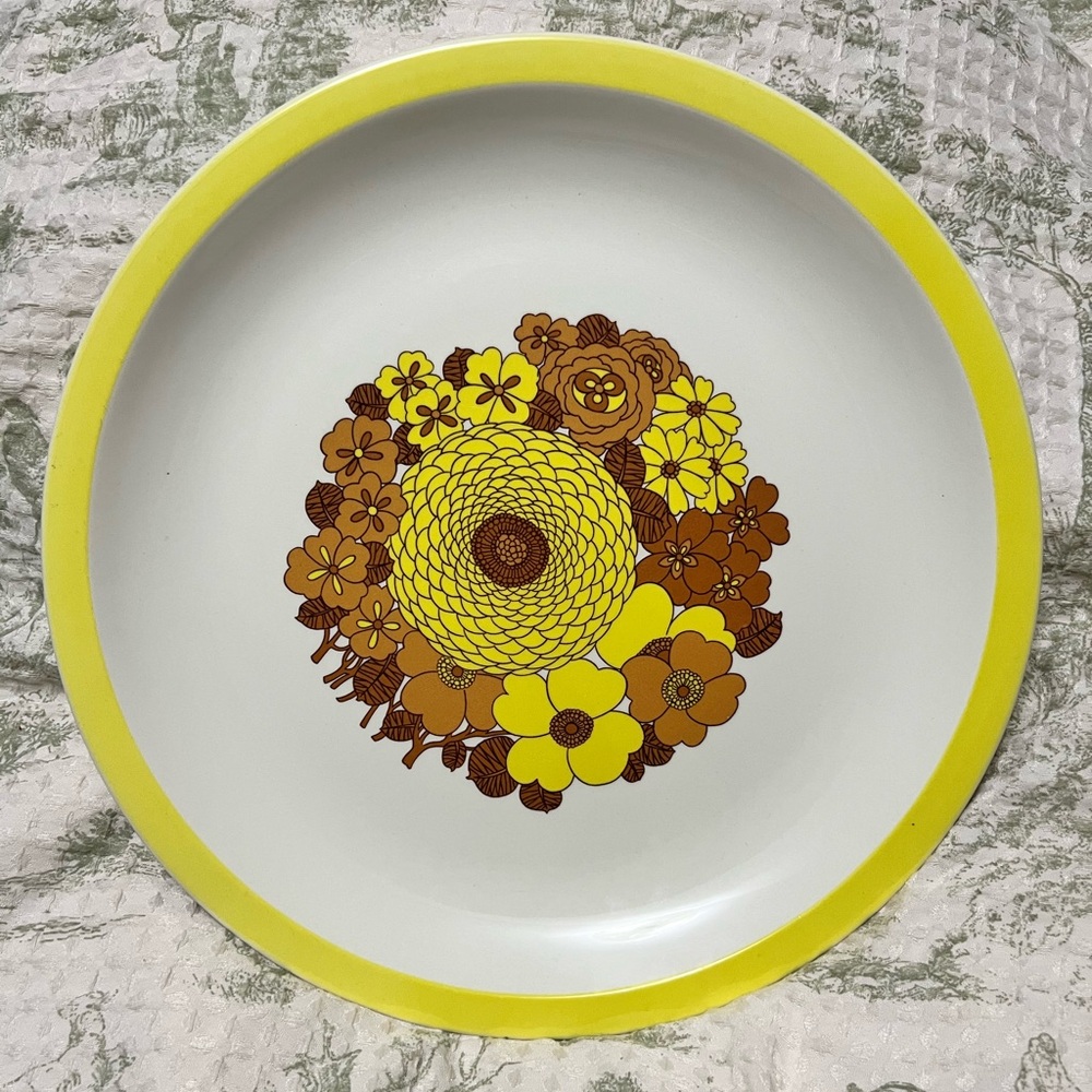 Taylorton Designs  Vintage 1970s 12” Round Platter Zinnia Pattern